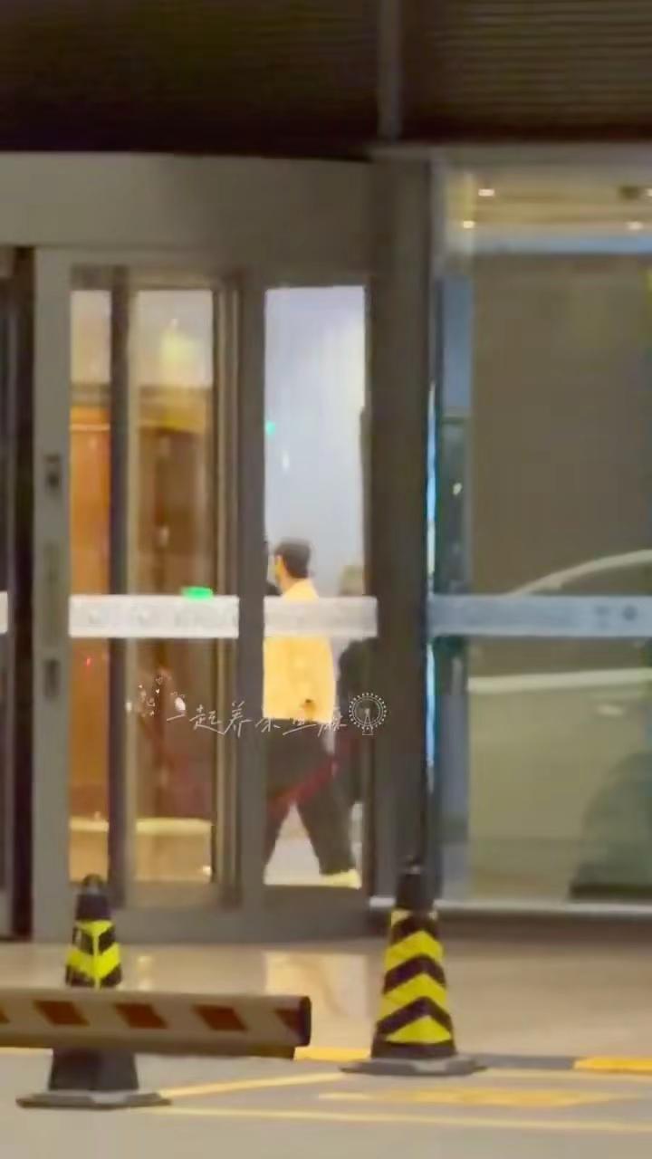 王队长和莎宝安全到达！好好休息 亚运会加油！孙颖莎