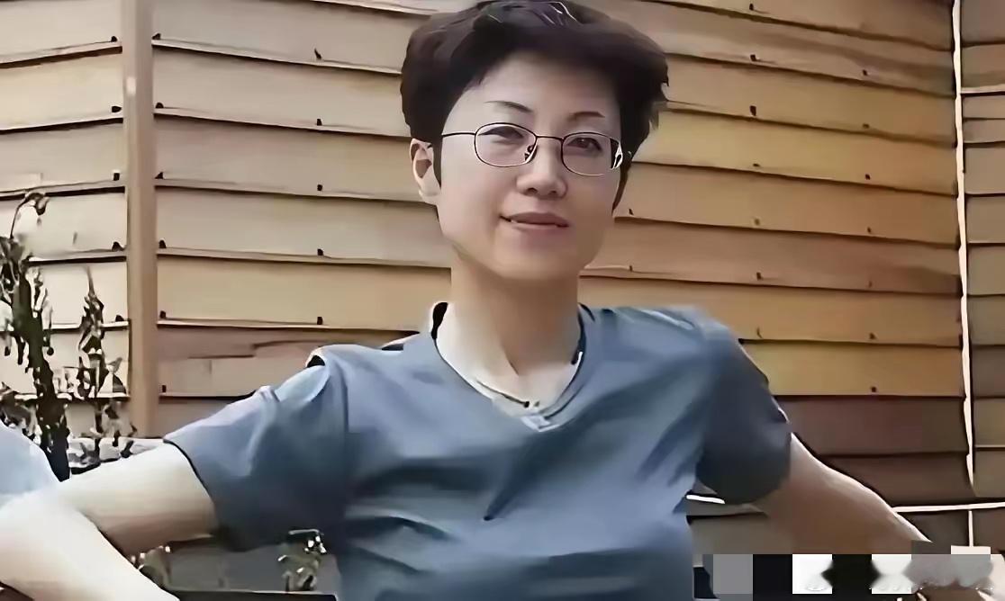 她持美国绿卡带着丈夫和5岁儿子回国探亲，返程在北京首都机场准备离境时，被国家安全