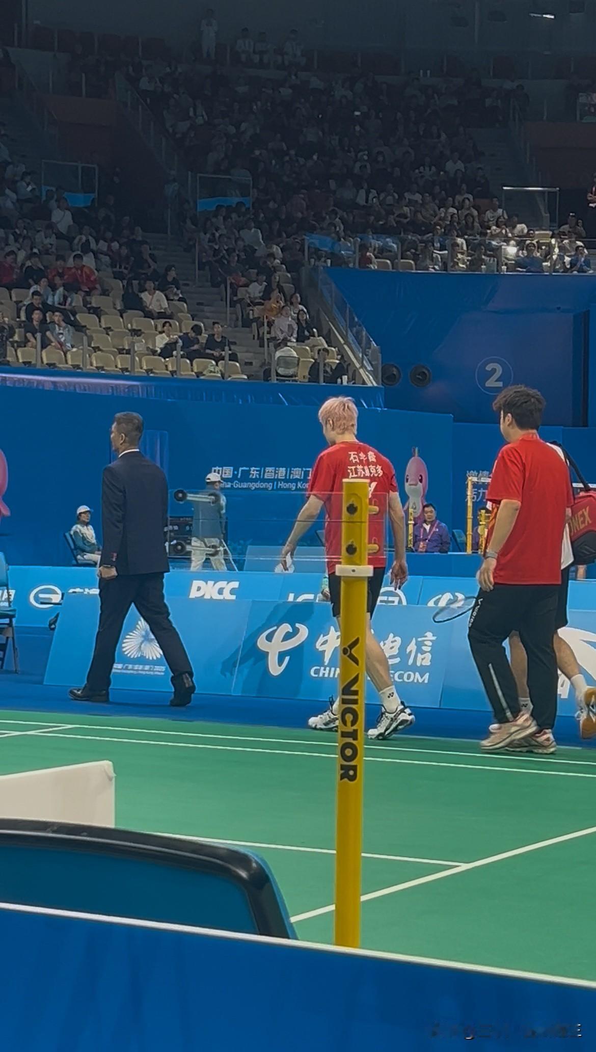 就在刚刚，中国羽毛球一哥石宇奇退出十五运会。11月17日，在十五运会羽毛球男子单