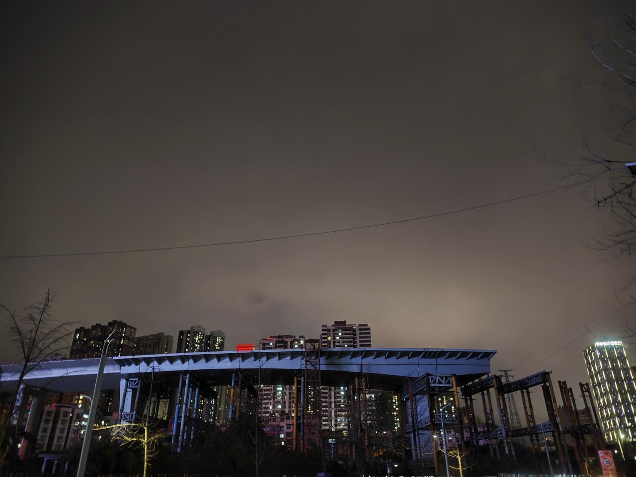 进入二月之后，几乎都是阴雨天气，春雷滚滚的，冰雹与暴雨同时上演……以前说春雨贵如