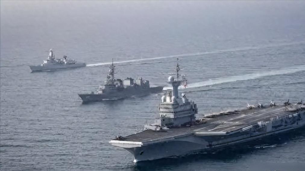 美国，为什么不敢打了？很多人以为，2016年南海的两艘美国航母，是“主动撤退”。