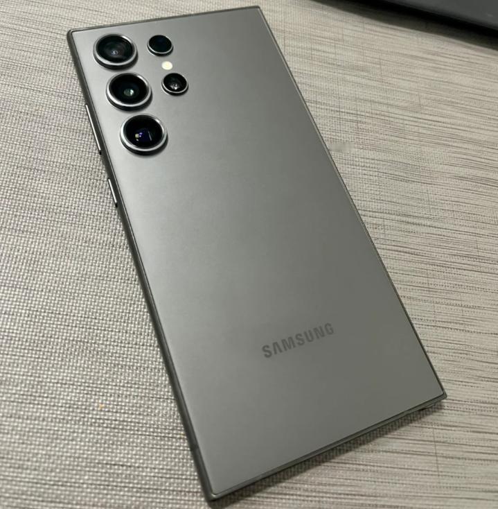 都是今年市场上的顶级影像旗舰，三星S24 Ultra、华为Pura70 Ultr