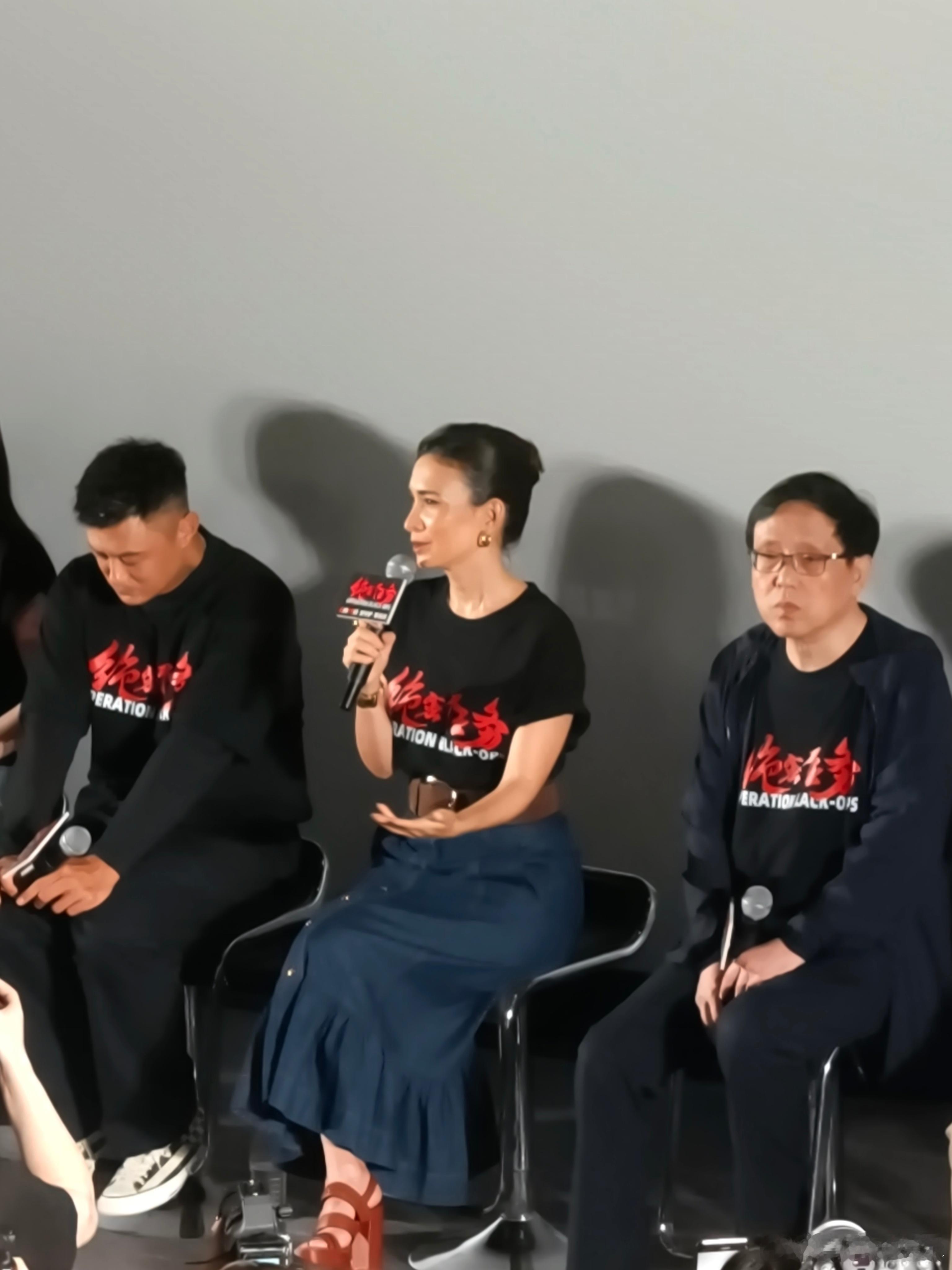卢靖姗谈拍水戏卢靖姗谈水戏遇到的困难卢靖姗首映分享幕后，水下作战戏份是心中最大挑