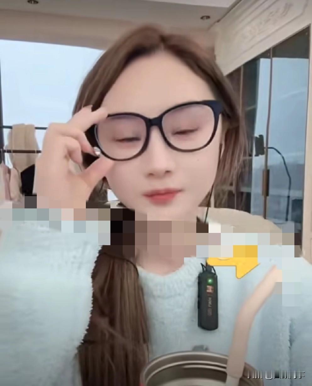 沈曼怒怼洋洋洋：摆段位装前辈，不爽你也找妇联。

           之前沈曼