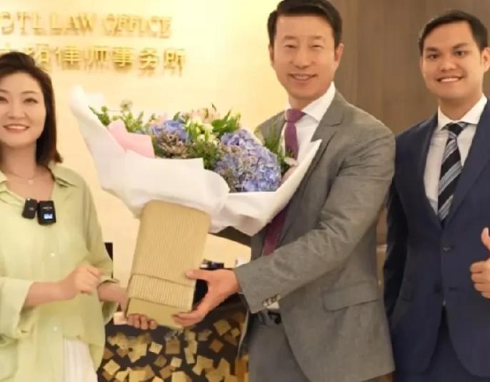 王暖暖成功离婚，她的代理律师史大佗功不可没！他是留英硕士，在中泰两国做了20多年