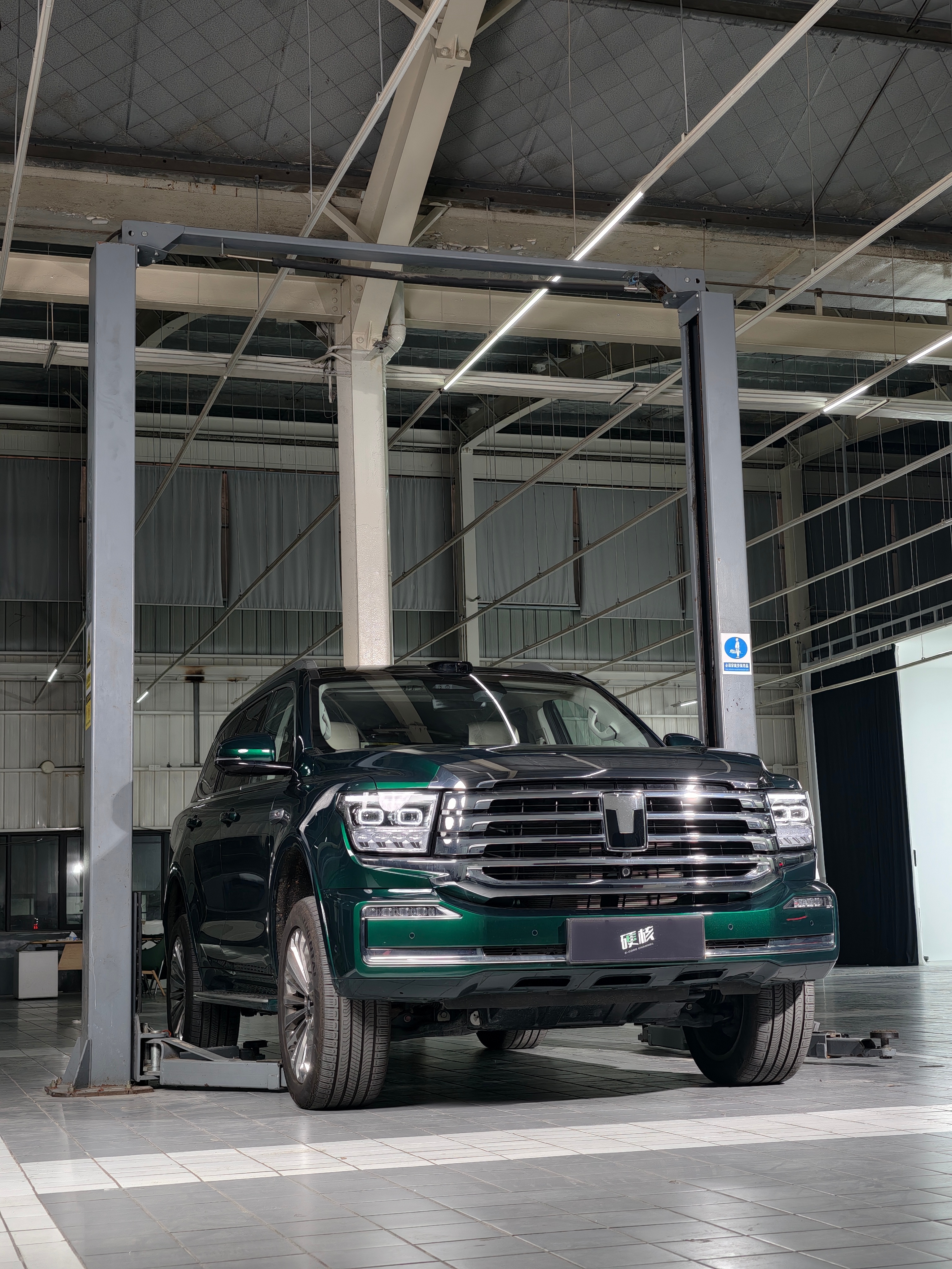 周末好天气，好好体验了一下坦克500Hi4 Z。接近3吨的大梁车身硬派SUV，周