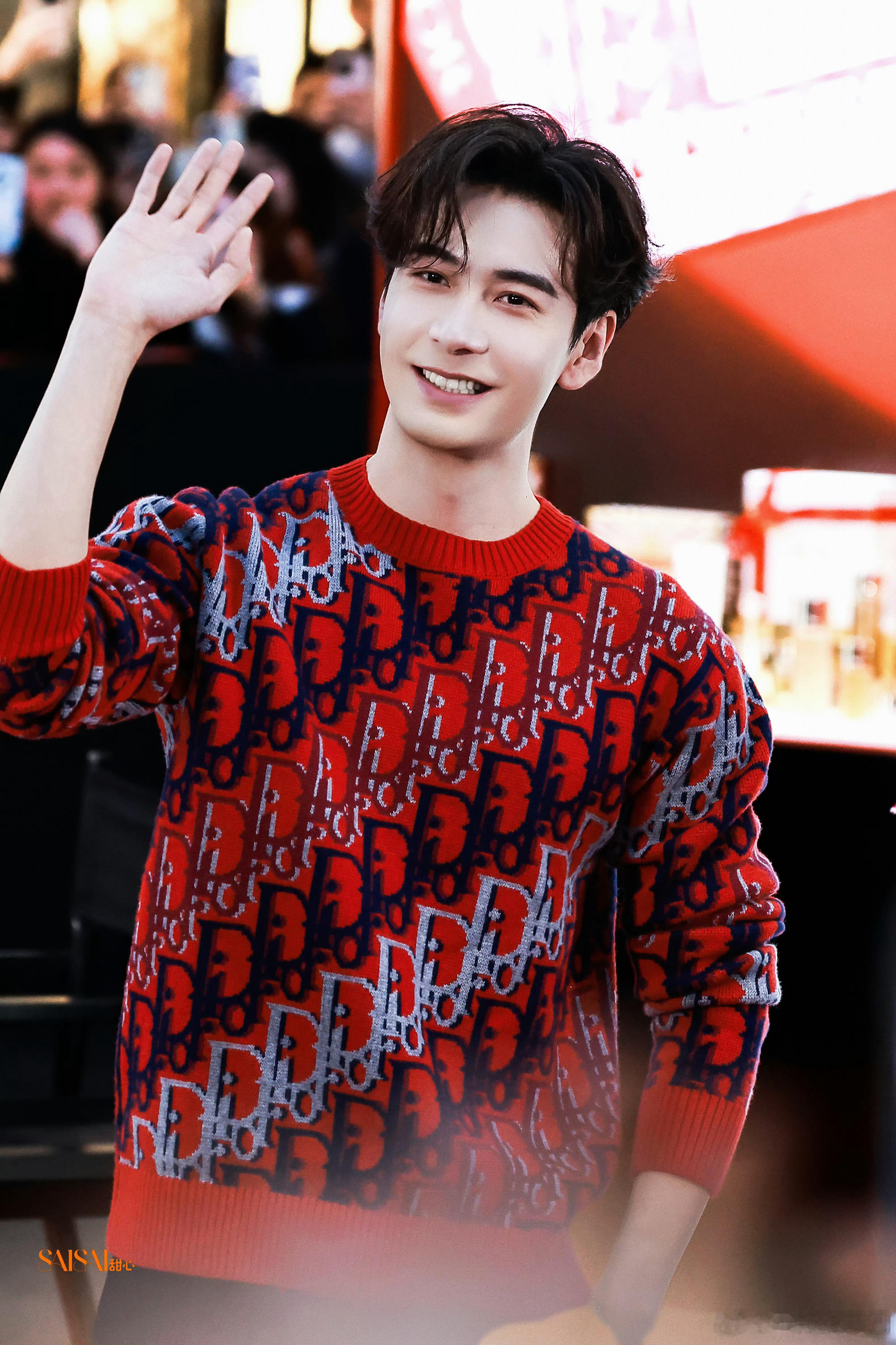 陈星旭 线下饭拍！笑起来咋那么甜