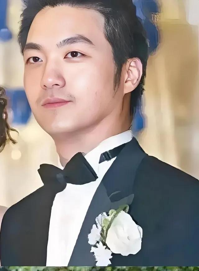 在8分钟的简短讲话中
蒋万安竟然没有喊一个“民主自由”，而是心平气和地说“要让老