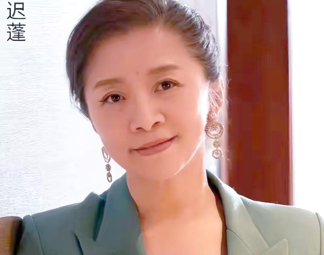 迟蓬是山东烟台籍的实力派女演员，16岁考入山东省话剧团学员班，与倪萍为同窗。19