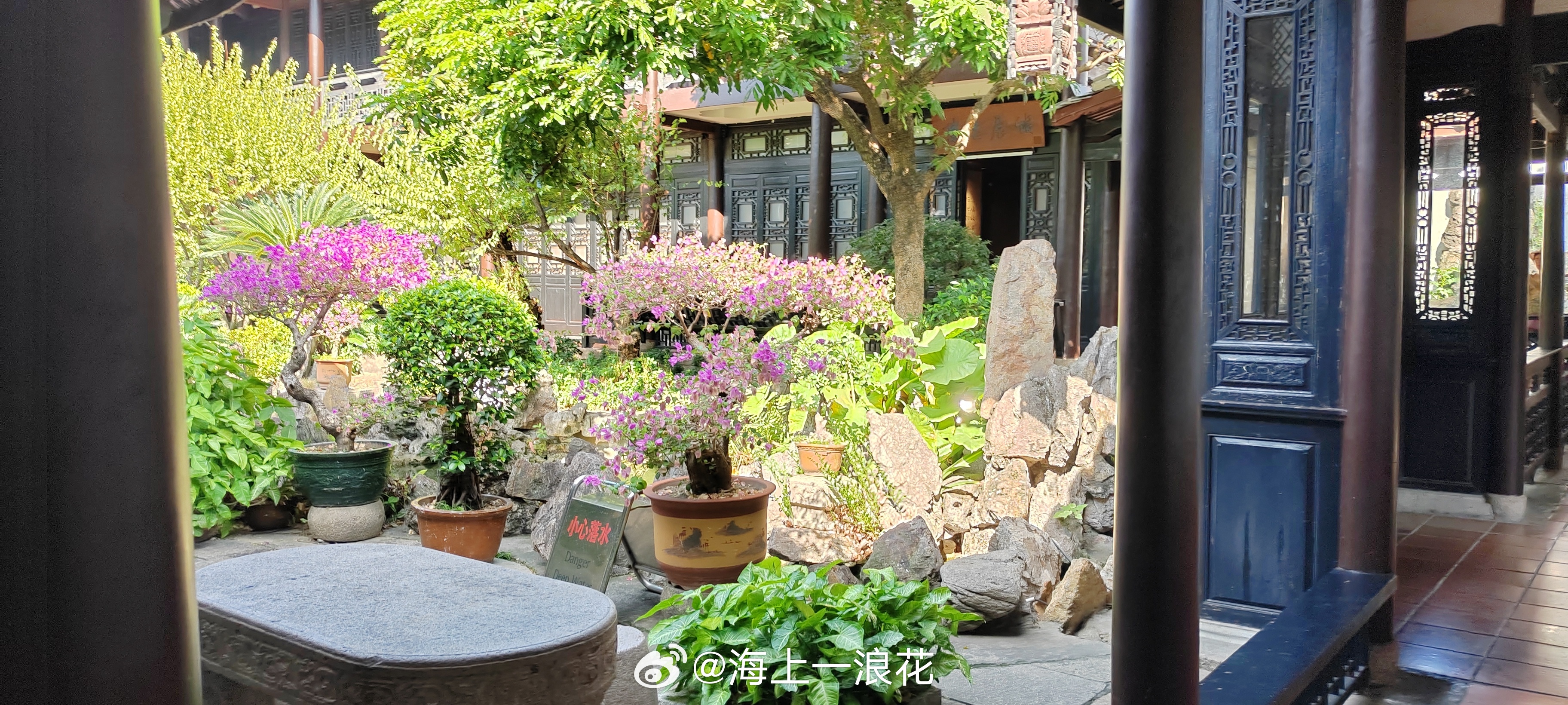 有一种温度，是带着分寸的暖意。它并非灼人的炽热，而是在恪守自我边界的同时，仍愿递