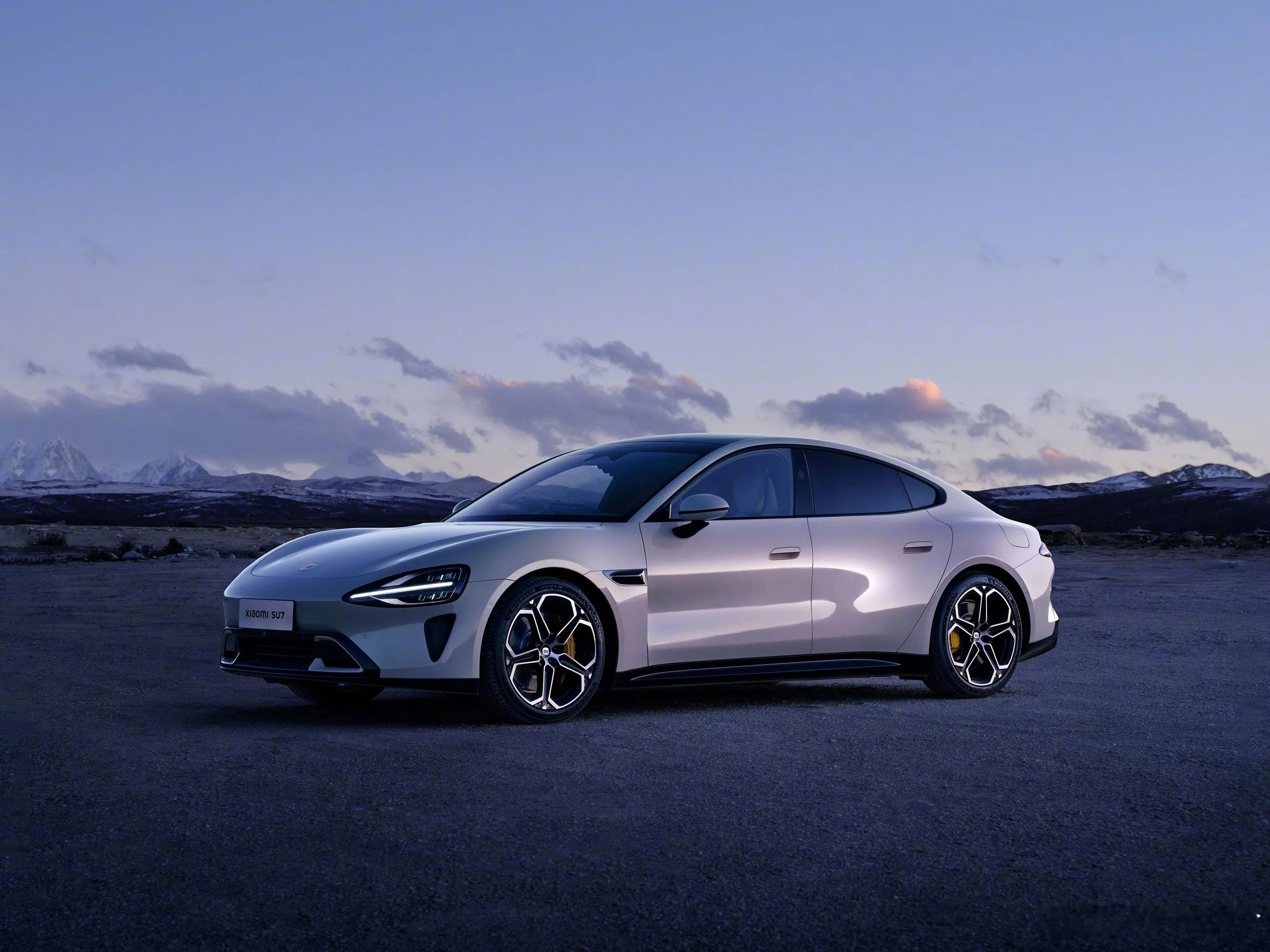 小米预研市面上所有智驾路线1800人团队不追技术名词噱头，把端到端、VLA、WA