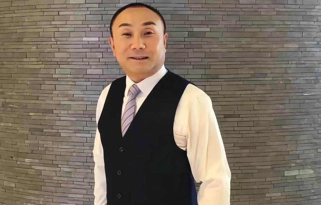 估计严总最亏欠的
不是他的员工
也不是他的合作伙伴，而是陪了他那么久的妻女。严总