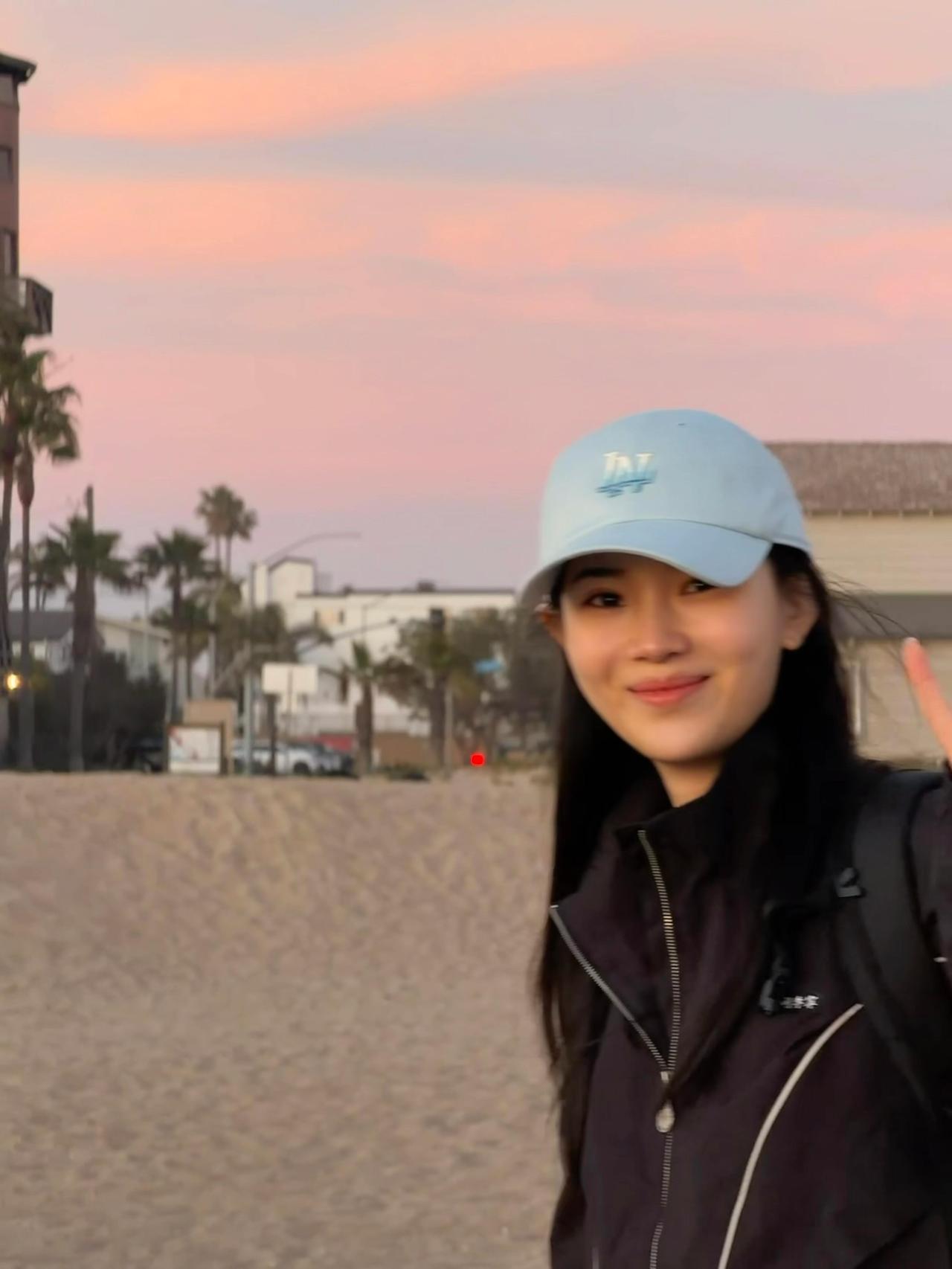 王添艺去了美国小岛，真的好美丽，出去玩的开心！
乘着世界杯赛，也给自己来了说走就