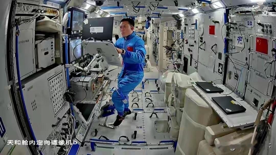 神二十遭毫米碎片暴击！中国8天完成太空“换船救援”，美国咋做不到？

神舟二十号