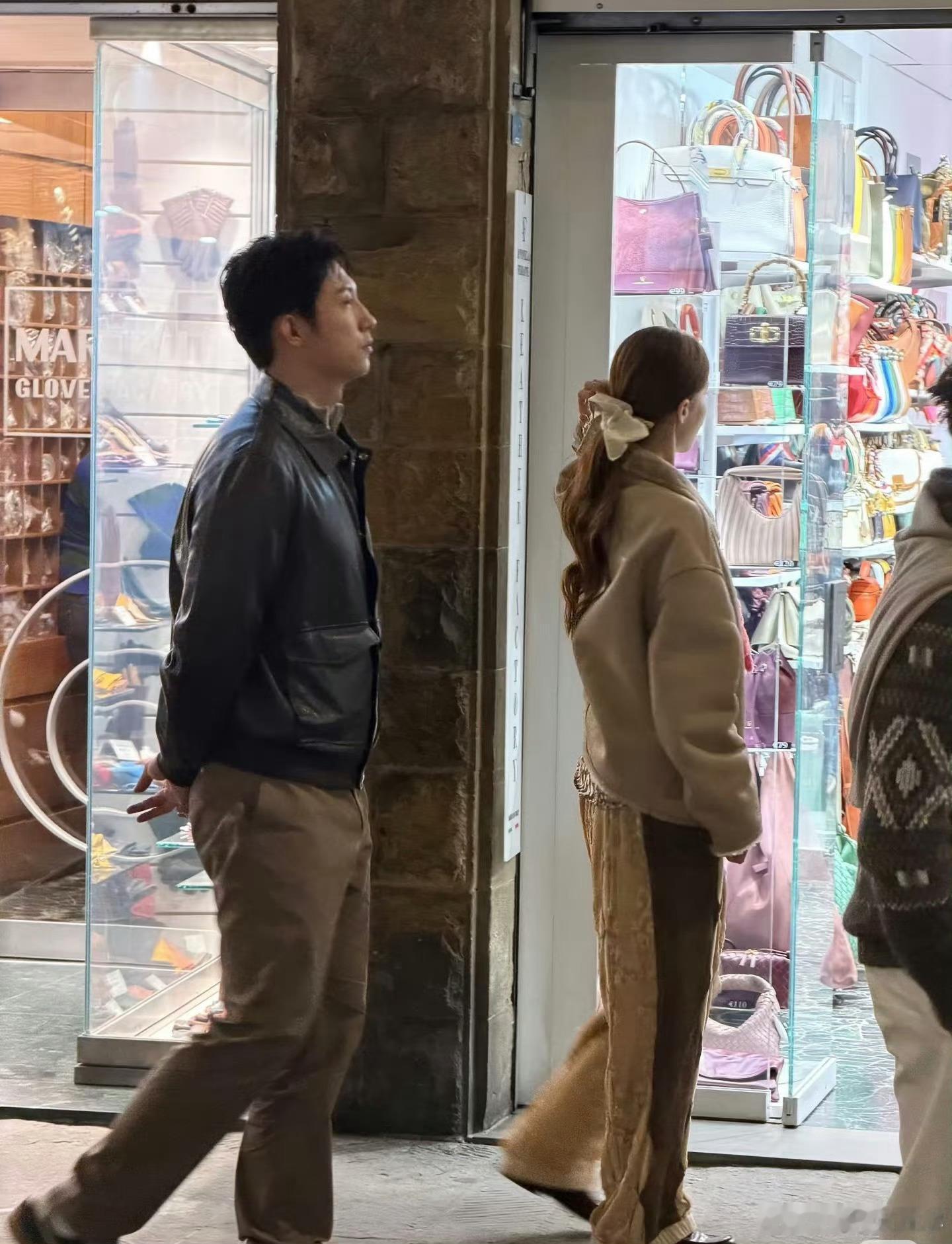 金晨黄景瑜同吃一个冰淇淋这有什么的，当时看现在就出发，两个人就是好朋友呀 ​​​