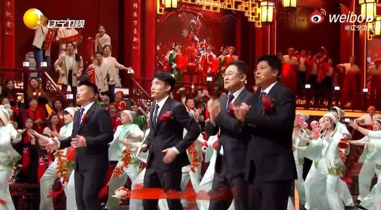 辽宁春晚F4说唱，东北话一开口就赢了！辽宁足球F4辽宁春晚跨界说唱辽宁春晚