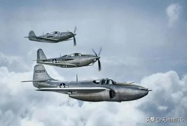 1945年，美国贝尔公司的P-39“眼镜蛇”、P-63“眼睛王蛇”，和P-59“