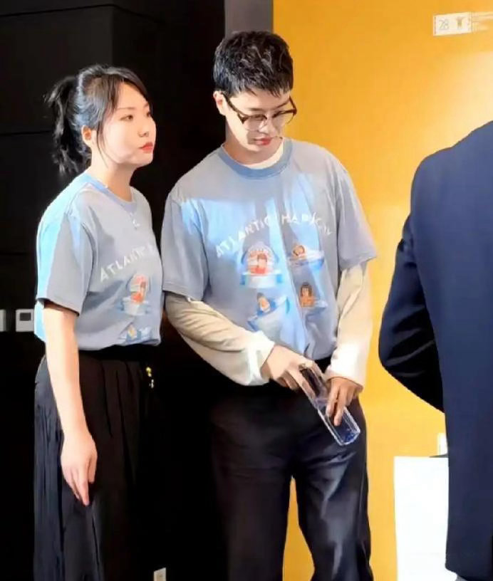 李雪琴携金鸡奖编剧男友首亮相：才女配才子的“智性恋”终于藏不住了 