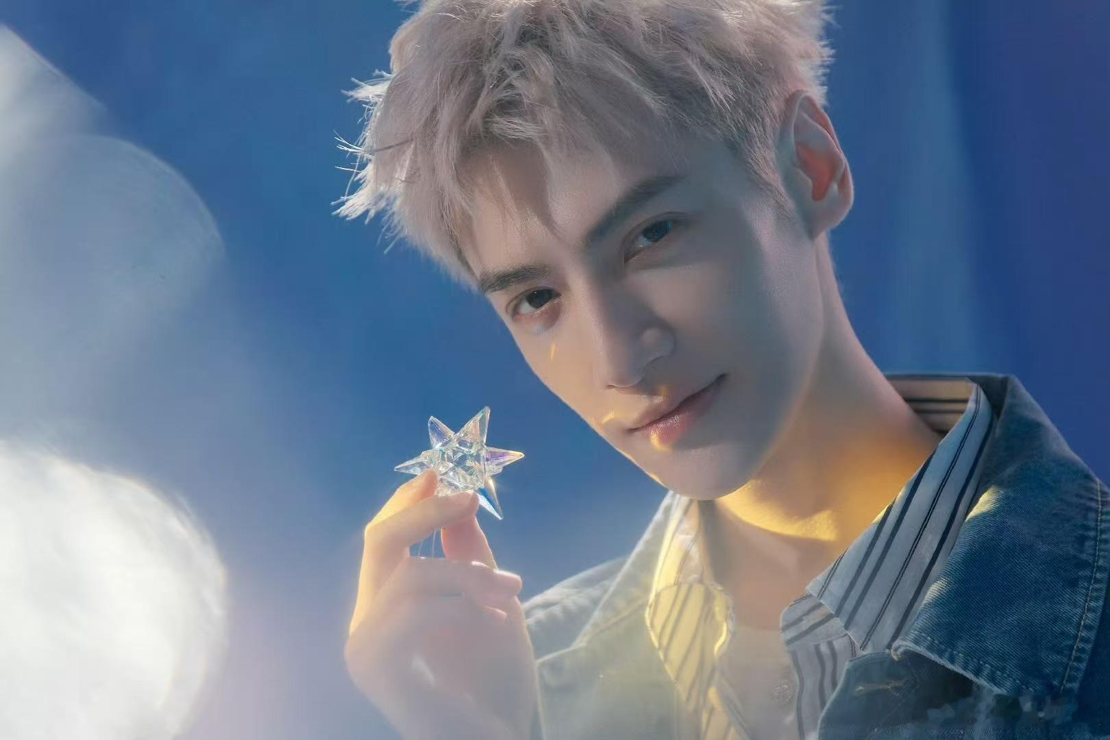 罗云熙前路星盏长明罗云熙生日梦幻写真罗云熙生日梦幻写真，好看，真不错呀 ​​​