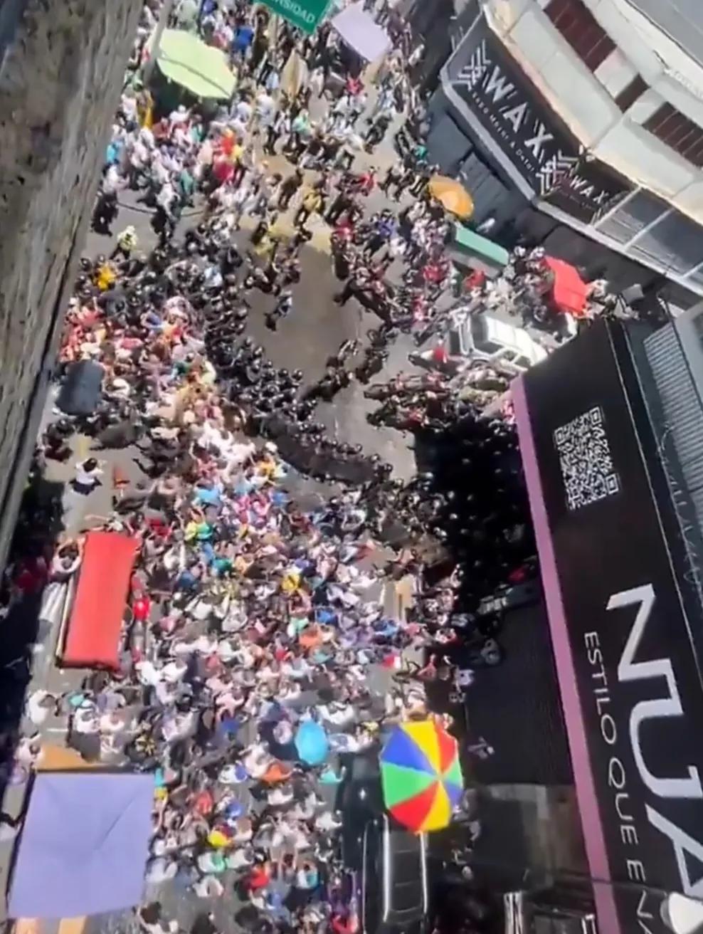 谁能想到？懂王拍着胸脯派兵突袭委内瑞拉，把总统马杜罗拉走，还得意洋洋说“这下终于