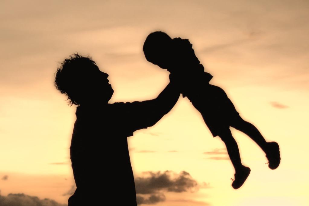 老王发现女儿越长越丑，越来越不像自己，偷偷去做亲子鉴定，却没问题。直到去医院检查