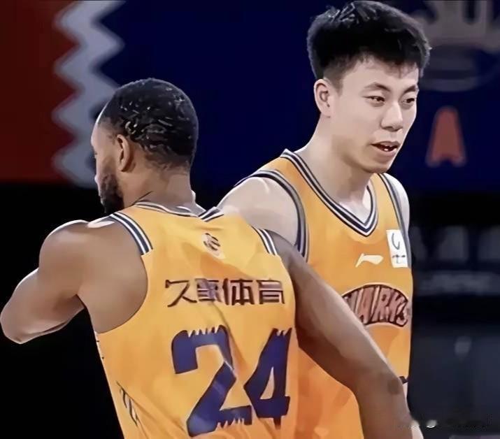 张镇麟从辽宁到上海，摆脱了本土和广东球迷的困扰，成家立业，完全在新球队上海队扎根