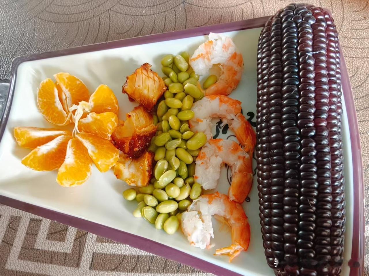 生活当中有一类女人，手上、脖子上从来都没有过首饰，有人说她们寒酸、不受重视，其实