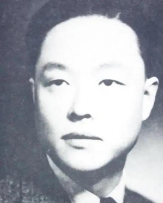 1946年，军统叛徒被枪杀，妻子收尸时，却发现尸体不是丈夫，就去找大特务毛森，毛