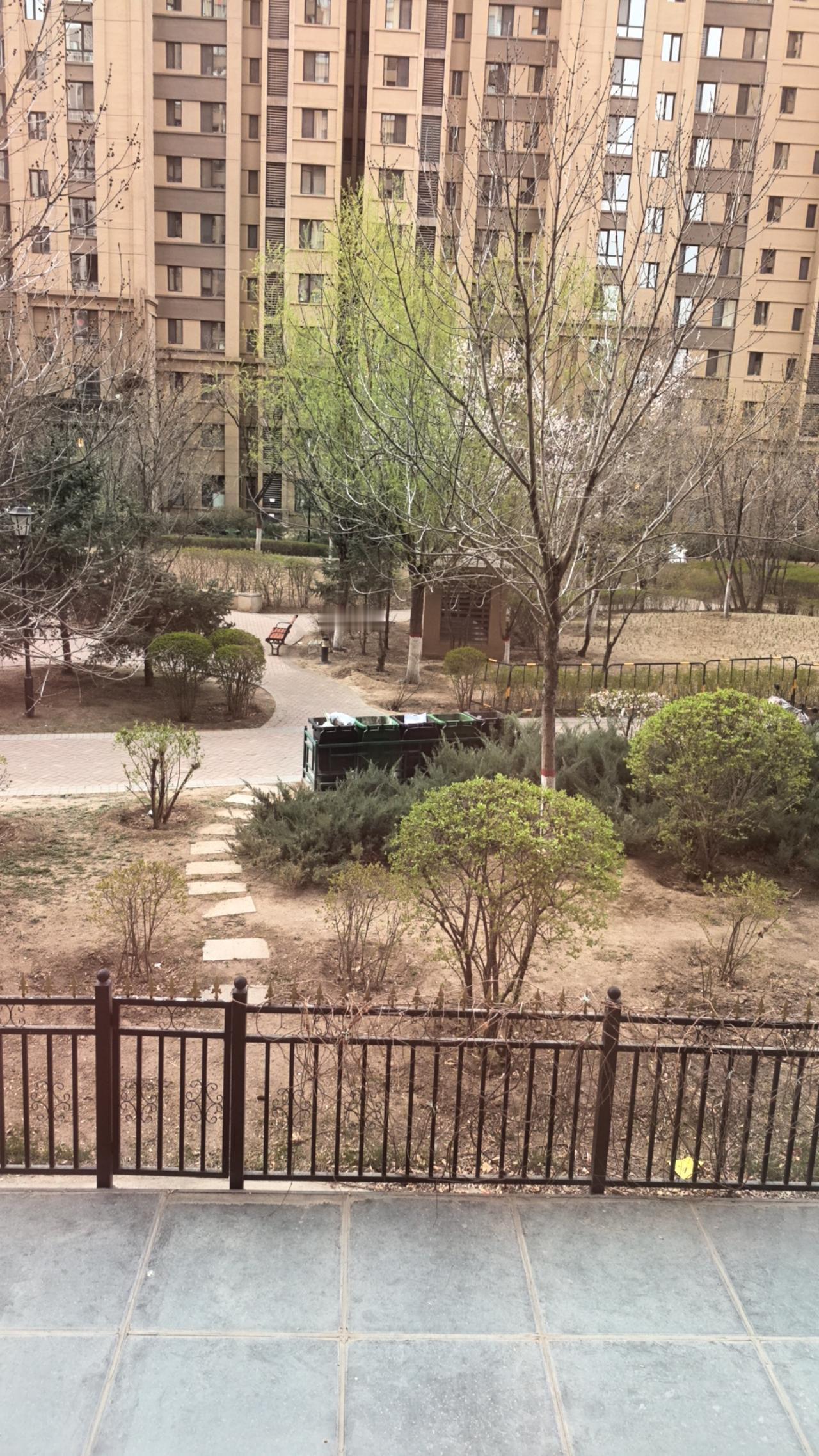 物业公司赚了多少钱呢？今天早上，在呼和浩特市赛罕区的一个小区地下停车场看到，以前