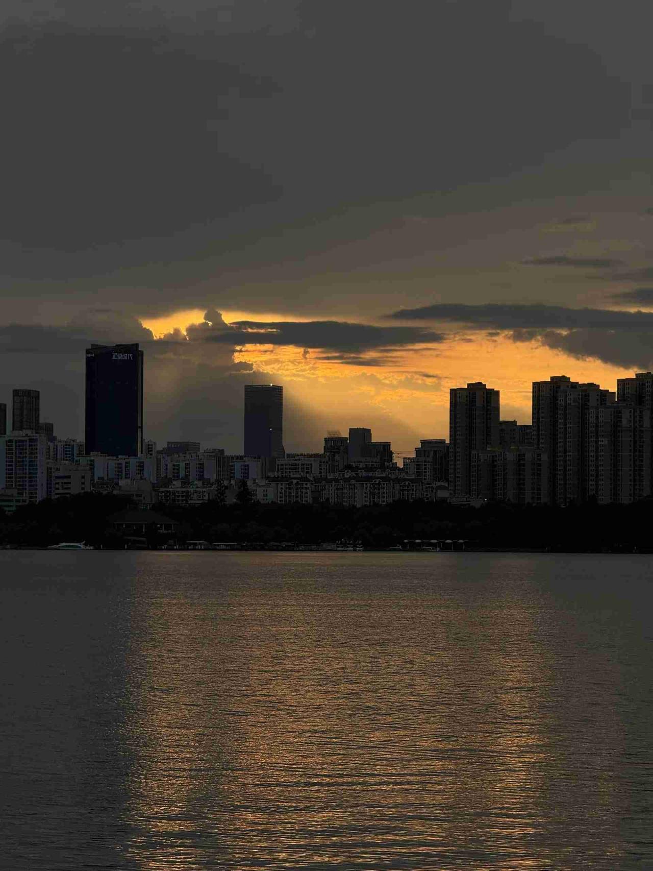 我的今日状态：😁轻松愉快
我这里的天气：☀️晴天