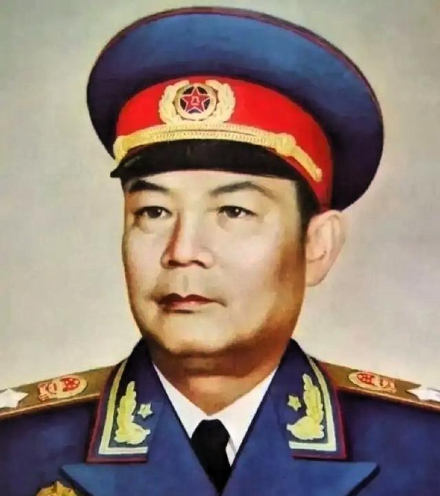 1955年全军大授衔前夕，叶剑英主动致信中央，恳请改授大将军衔。 中央经过综合考