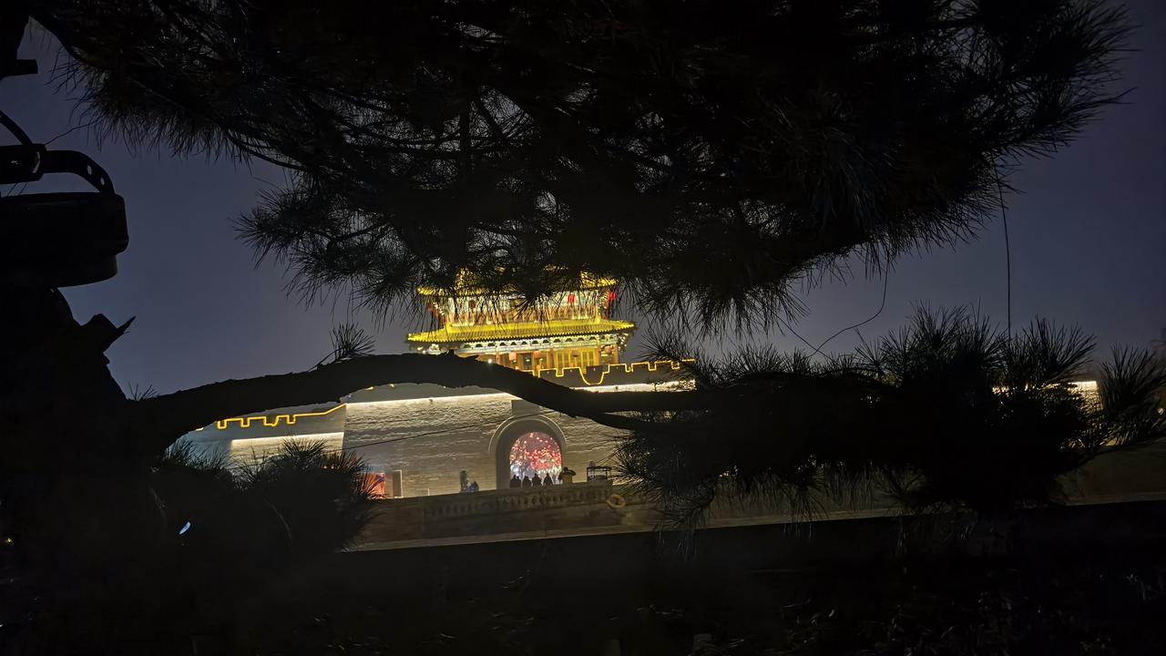 小小说‖出书风波（四）

文明县作协主席张大才通过新书发布会，以签名“送”书的方