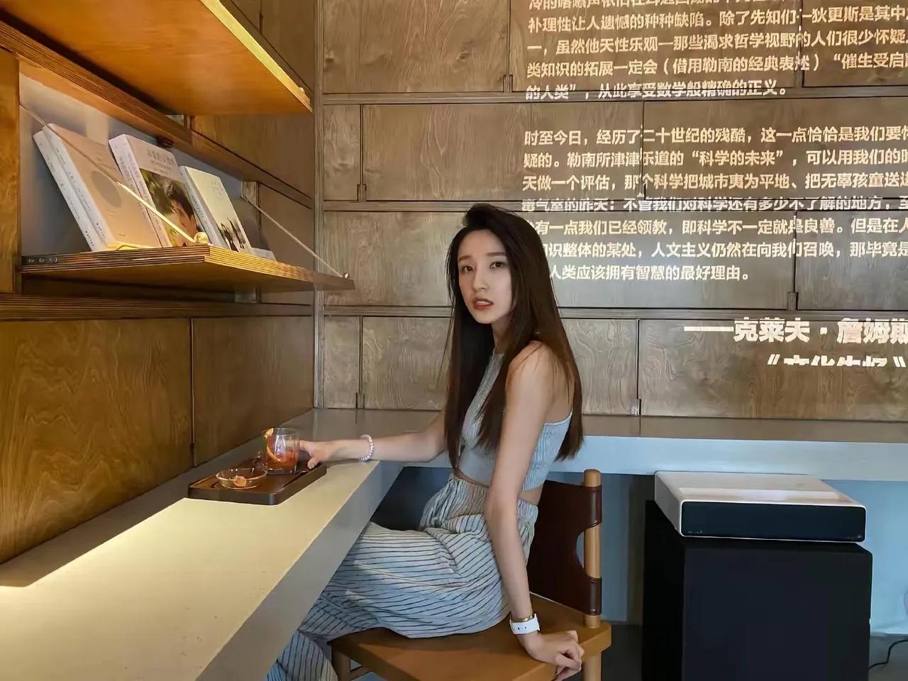 央视最美主持人，就是想不起来名字了