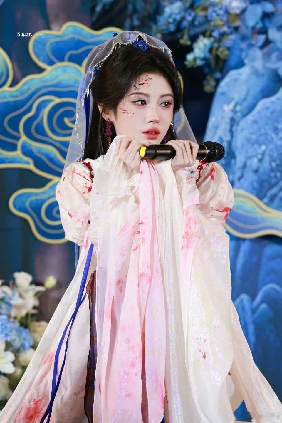 阿黛杀青啦！这个造型好漂亮啊 