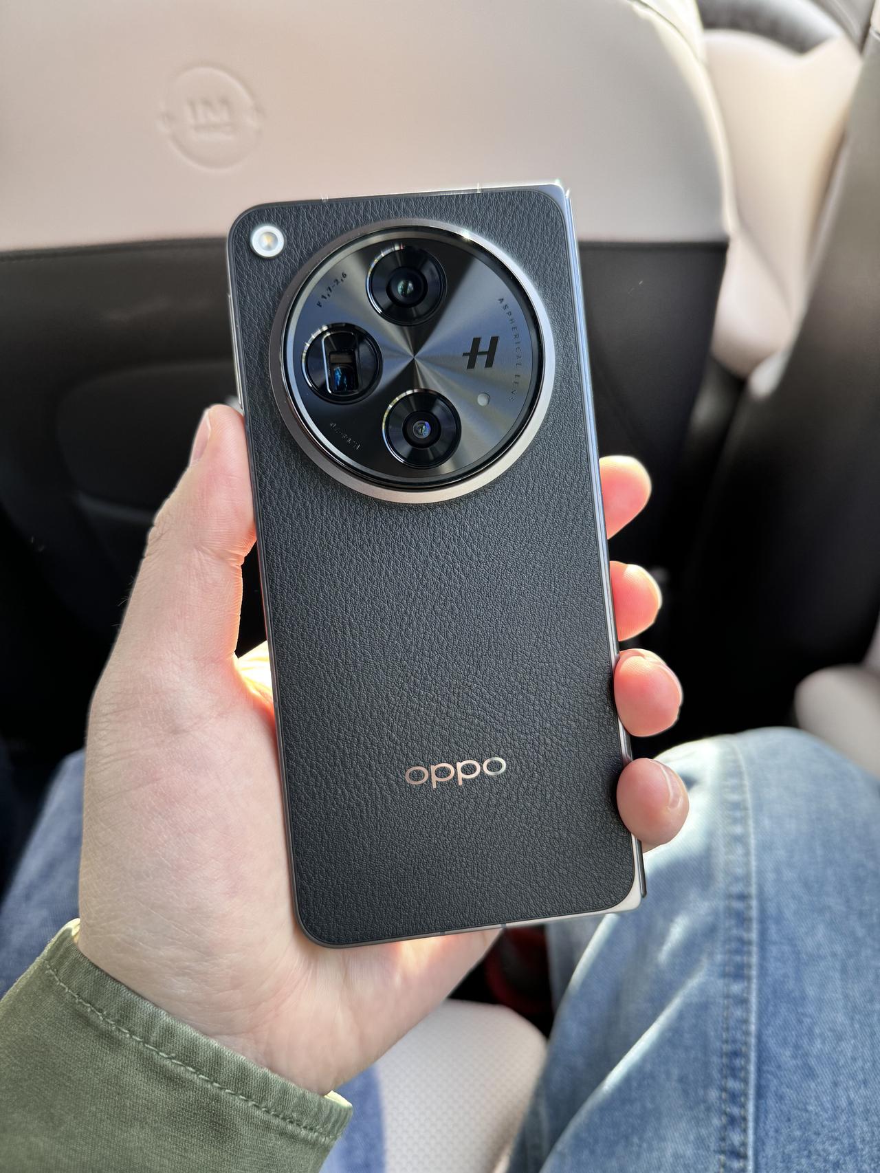 摸了摸OPPO 的Find N3 潜航黑素皮版，算是做出高端那个味了，能不能成具