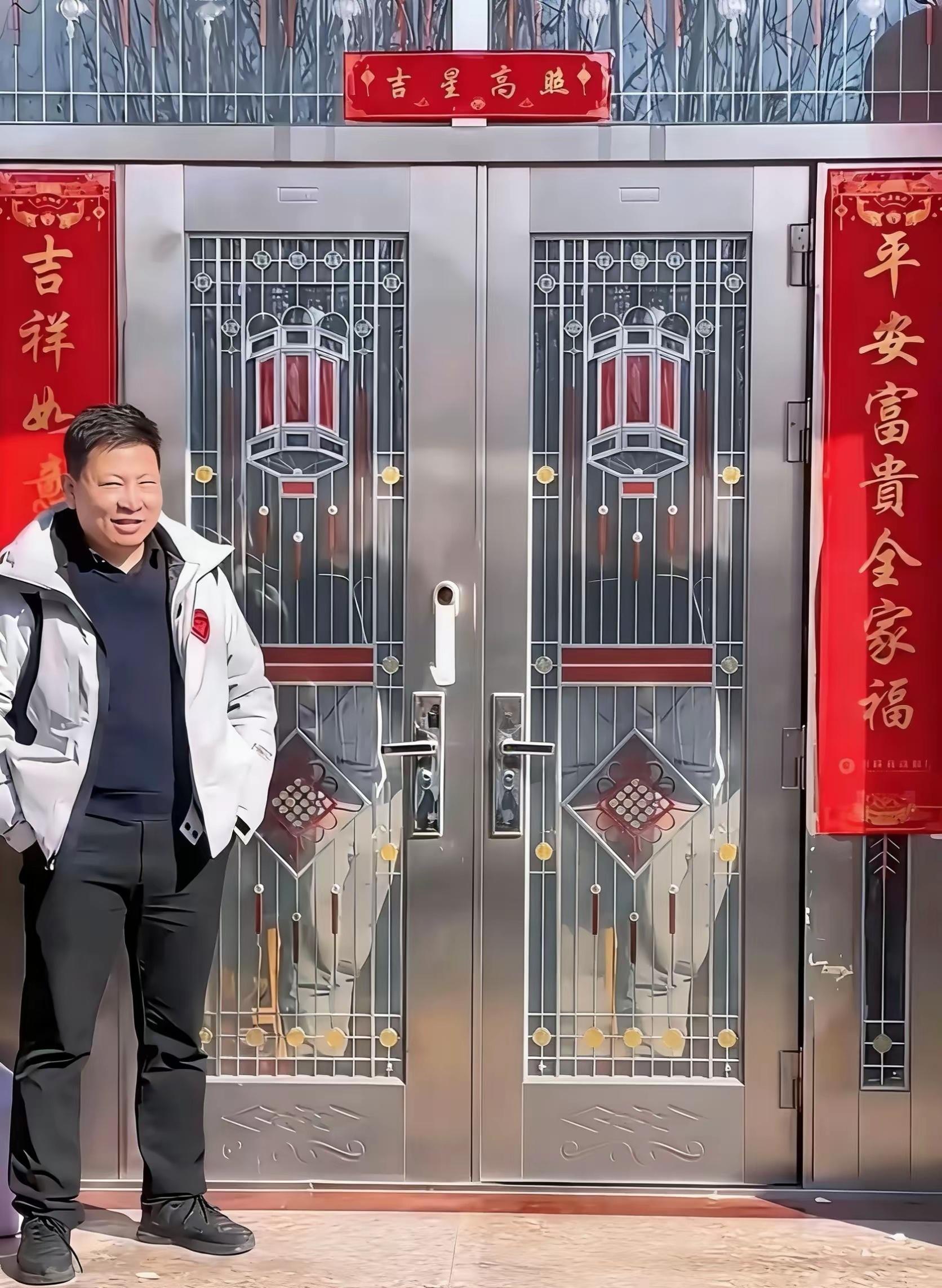 这个安徽人相貌平平到深圳去打工进了一家公司听说，这家公司去年营收超8800亿。 