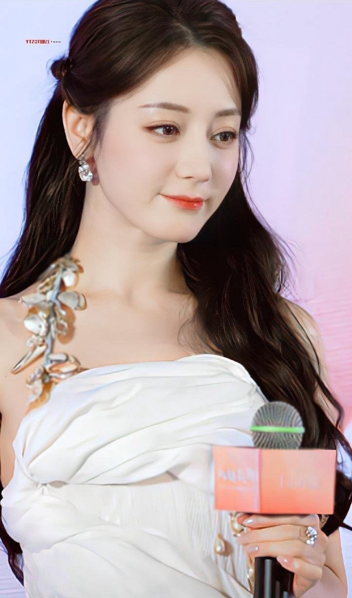 圣洁的美丽的高贵的神女#迪丽热巴新高定# ​​​