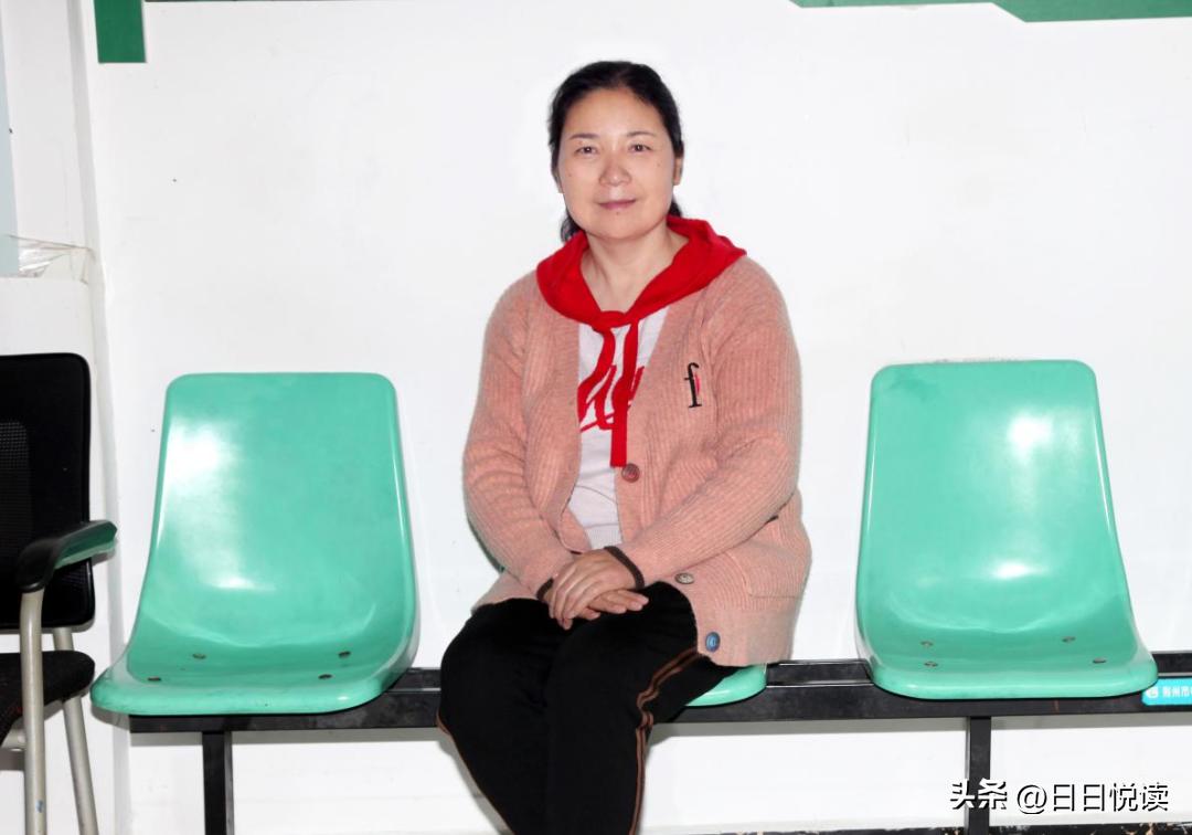 很多湖北洪湖人听过谢爱娥这个名字，大多只知道她是洪湖湖上的船医。但很少有人把前后