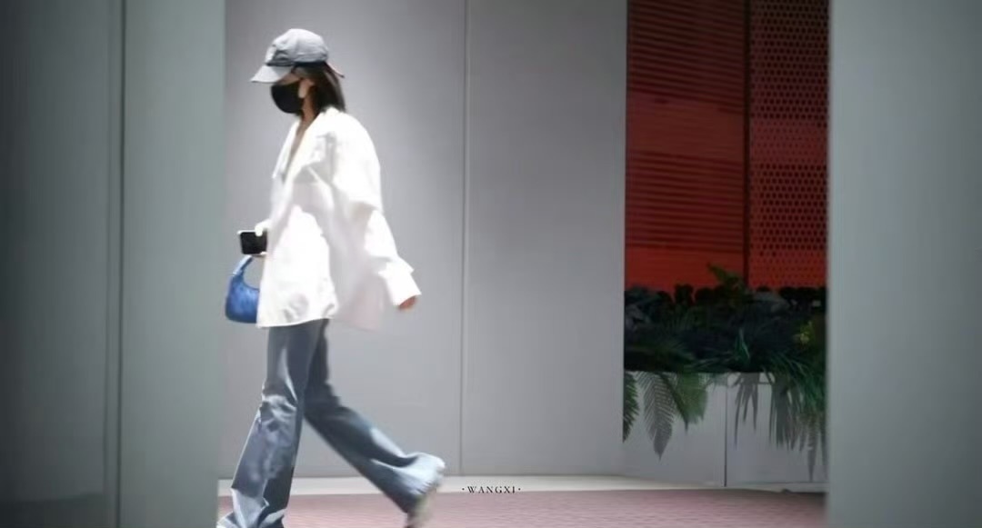 麦麦出发进组新电影《绝命循环》👏 