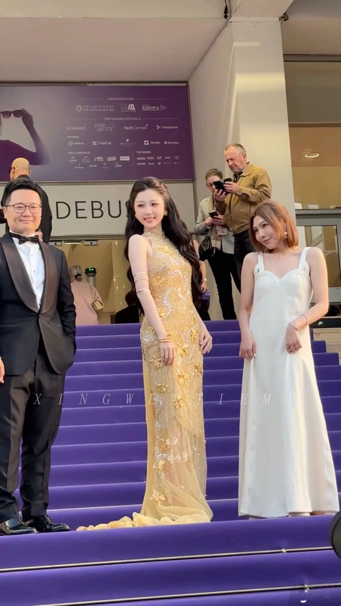 虞书欣有种珠圆玉润明眸皓齿的感觉，很标准的东方美人，又是169的净身高，我都不知