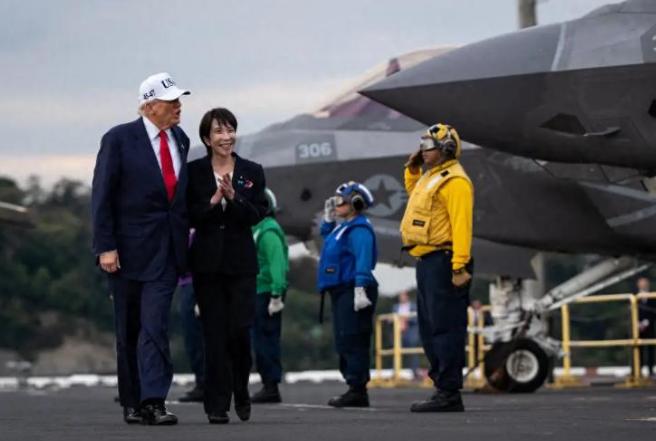 高市早苗这趟华盛顿之行，真应了那句“乘兴而来，败兴而归”。


为了讨好特朗普，