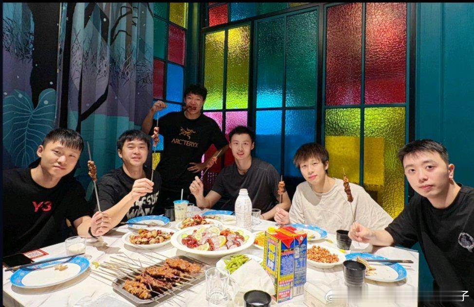 2025乒超联赛 汕头明润俱乐部赛后去吃了羊肉串😂 ​​​