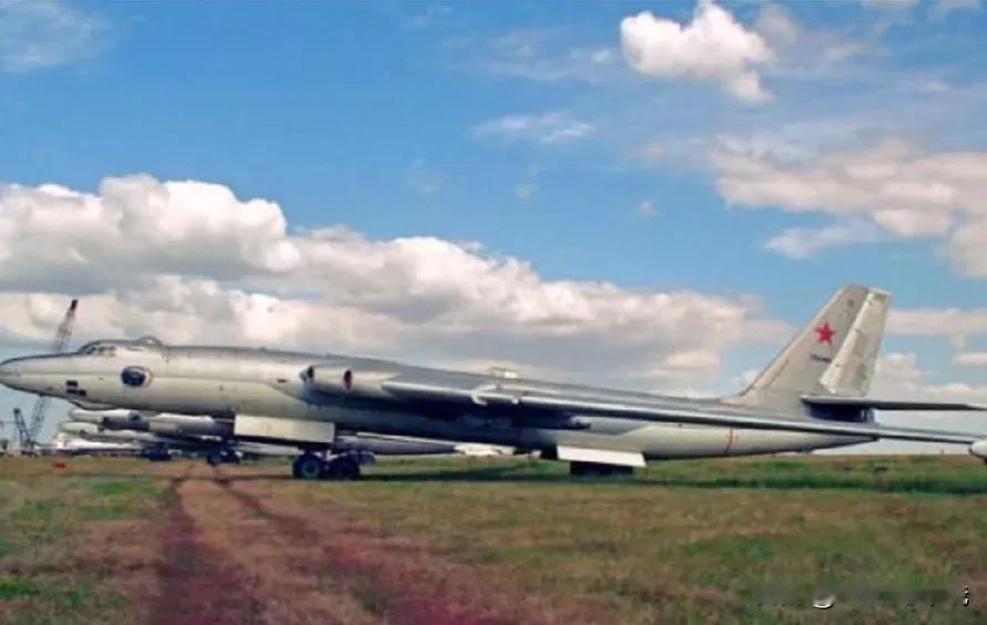 米亚什切夫Myasishchev M-4战略轰炸机，作为美国轰炸机B-52同温层