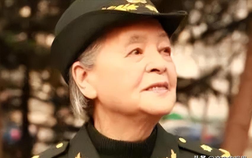 1972年，47岁的陈菊梅做了一个疯狂的决定：切掉阑尾，摘掉扁桃体，拔光满口牙齿