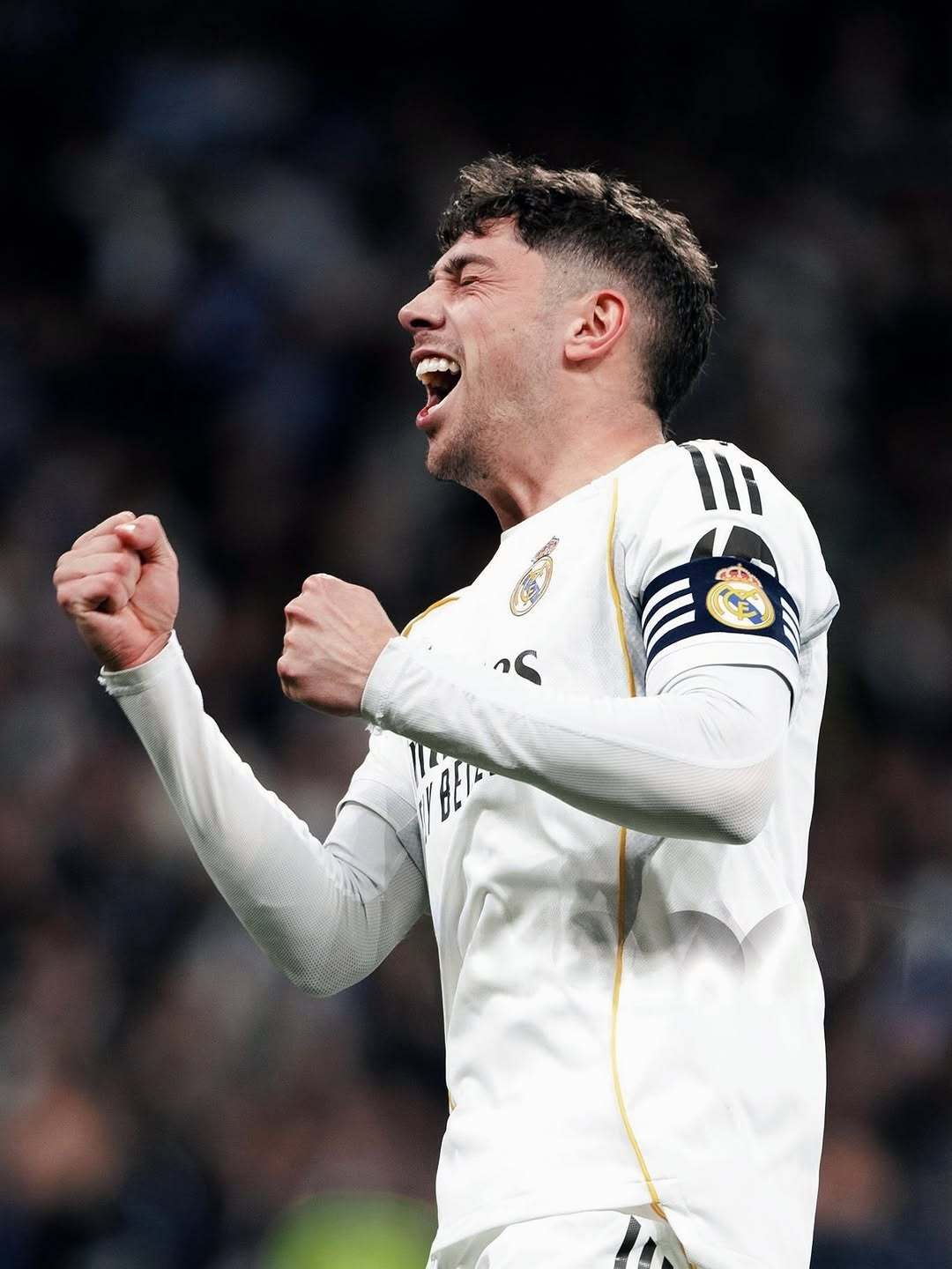 皇马巴尔韦德 小队长熟悉的怒捶空气+奶嘴庆祝 