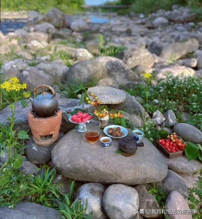 吃什么最健康：

1.睡眠要好，晚餐多吃小米粥。
2.牙齿要好，多吃芹菜。
3.