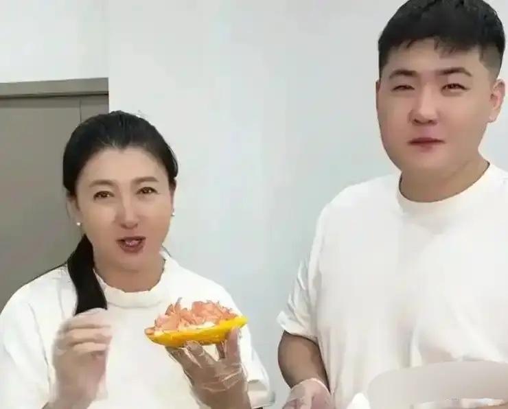 “什么人都能当演员，演员门槛真低”。
我倒觉得演员门槛不是变低，是变高了。
你以