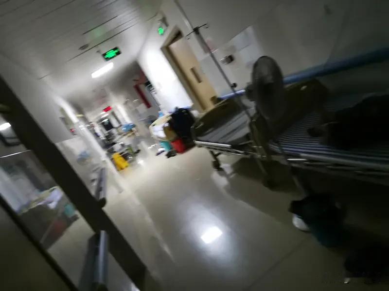 患者称住院天不亮就被叫起来 有患者说，住院的时候天还没亮就被叫醒，这事儿真让人闹