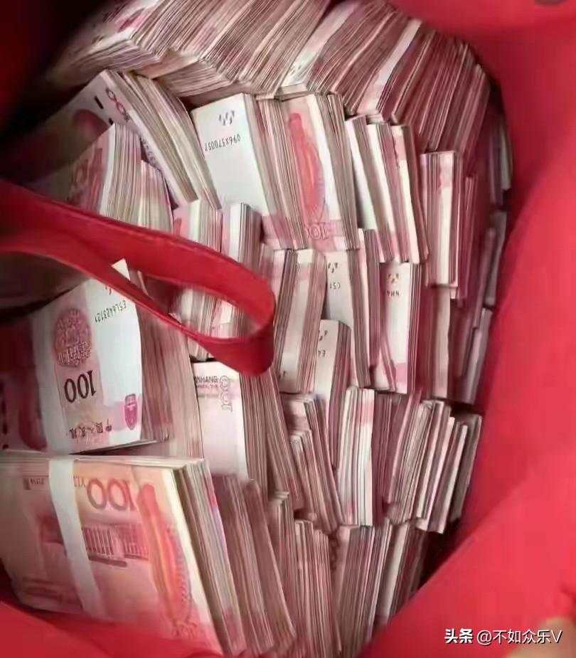 钱，够花就行！

我觉得普通人，只要有50万存款。月入五六千！就可以生活的很好！