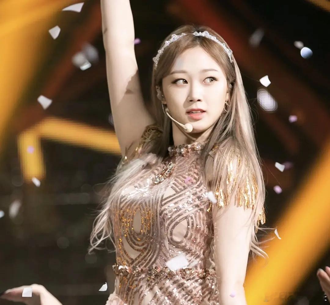 吉赛尔现在比刘志敏瘦太多了，身形差距好明显！ 